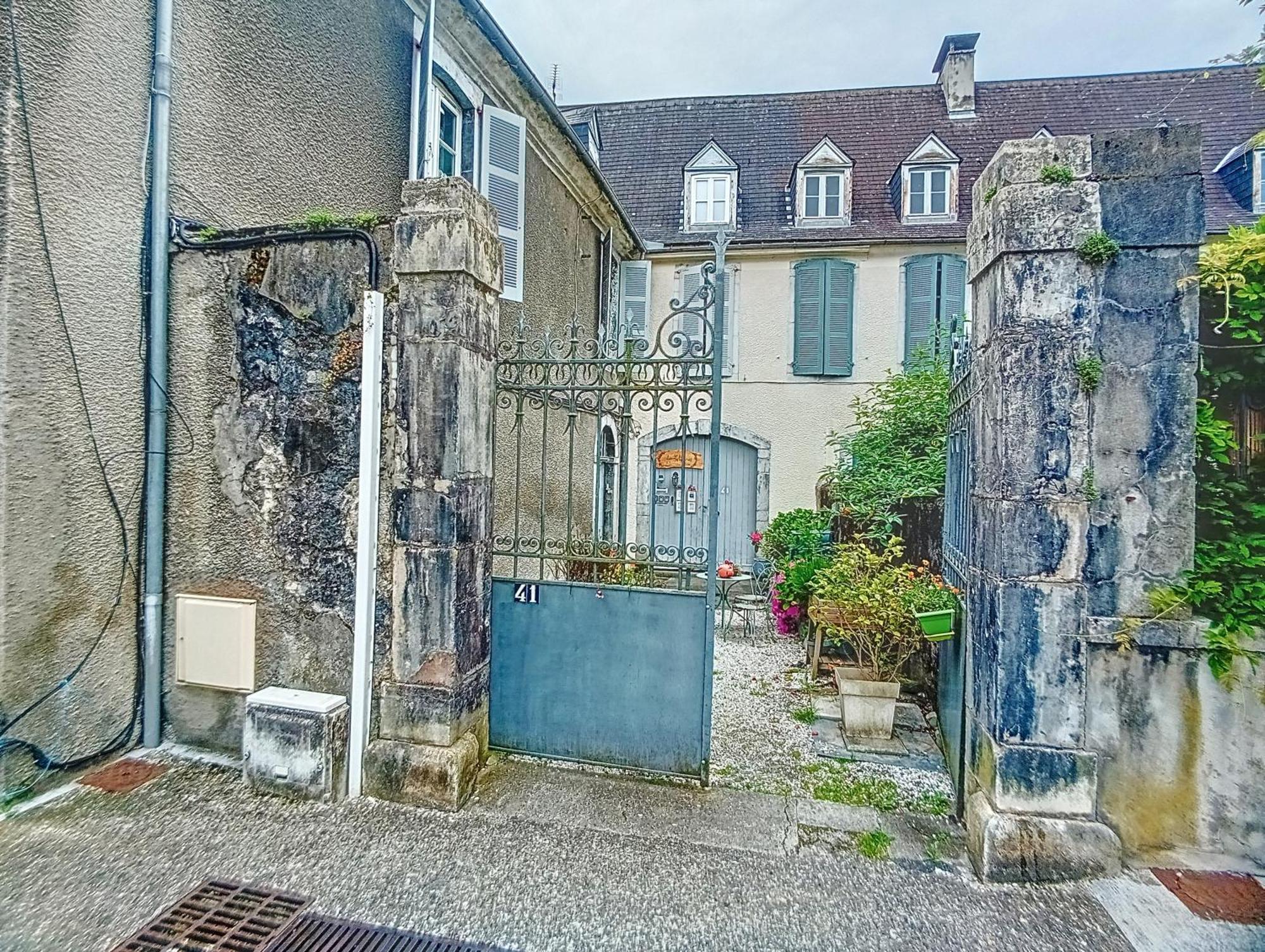 Hotel Les Glycines Oloron Exterior foto